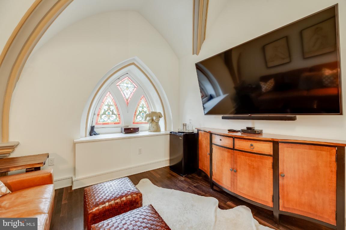 609 MARYLAND AVE NE #4, WASHINGTON, District Of Columbia 20002, 4 Bedrooms Bedrooms, ,4 BathroomsBathrooms,Residential,For sale,609 MARYLAND AVE NE #4,DCDC2208648 MLS # DCDC2208648