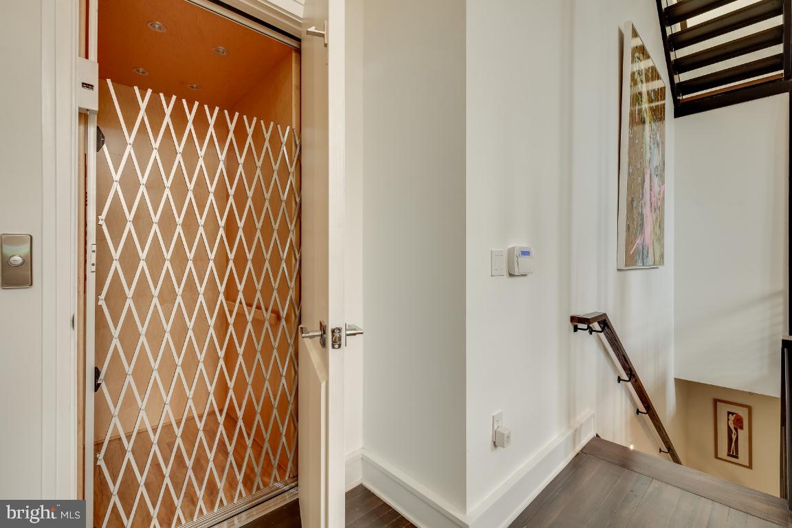 609 MARYLAND AVE NE #4, WASHINGTON, District Of Columbia 20002, 4 Bedrooms Bedrooms, ,4 BathroomsBathrooms,Residential,For sale,609 MARYLAND AVE NE #4,DCDC2208648 MLS # DCDC2208648