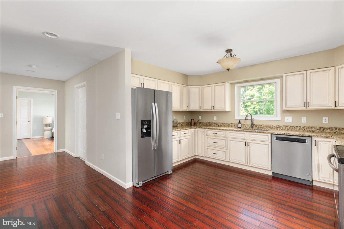 215 THOMAS DR, MIDDLETOWN, Virginia 22645, 3 Bedrooms Bedrooms, ,2 BathroomsBathrooms,Residential,For sale,215 THOMAS DR,VAWR2011604 MLS # VAWR2011604