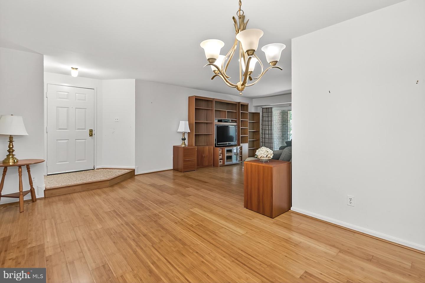 5920 COVE LANDING RD #102, BURKE, Virginia 22015, 2 Bedrooms Bedrooms, 8 Rooms Rooms,2 BathroomsBathrooms,Residential,For sale,5920 COVE LANDING RD #102,VAFX2253708 MLS # VAFX2253708