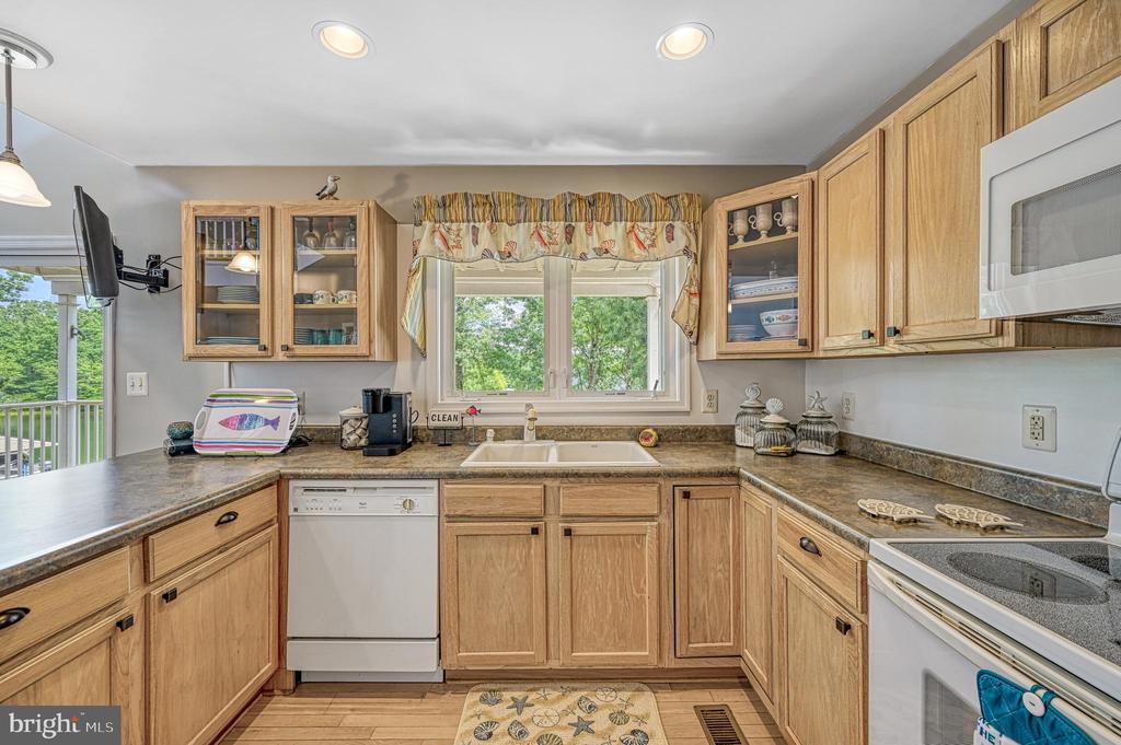 286 LAKE FRONT DR, MINERAL, Virginia 23117, 3 Bedrooms Bedrooms, ,3 BathroomsBathrooms,Residential,286 LAKE FRONT DR,VALA2008218 MLS # VALA2008218