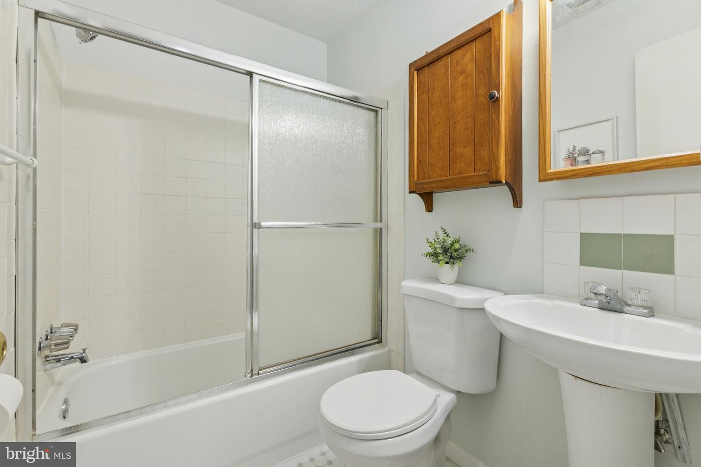 14870 LAMBETH SQ, CENTREVILLE, Virginia 20120, 3 Bedrooms Bedrooms, ,2 BathroomsBathrooms,Residential,For sale,14870 LAMBETH SQ,VAFX2253762 MLS # VAFX2253762