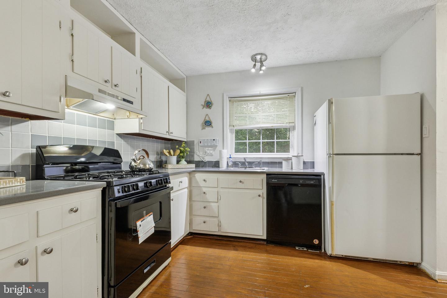 14870 LAMBETH SQ, CENTREVILLE, Virginia 20120, 3 Bedrooms Bedrooms, ,2 BathroomsBathrooms,Residential,For sale,14870 LAMBETH SQ,VAFX2253762 MLS # VAFX2253762