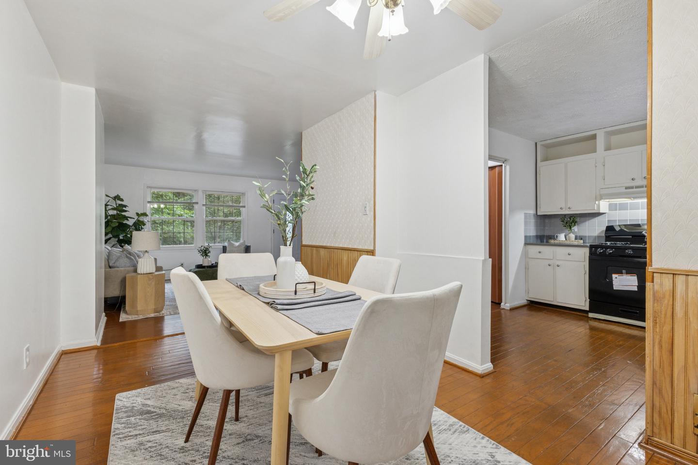 14870 LAMBETH SQ, CENTREVILLE, Virginia 20120, 3 Bedrooms Bedrooms, ,2 BathroomsBathrooms,Residential,For sale,14870 LAMBETH SQ,VAFX2253762 MLS # VAFX2253762