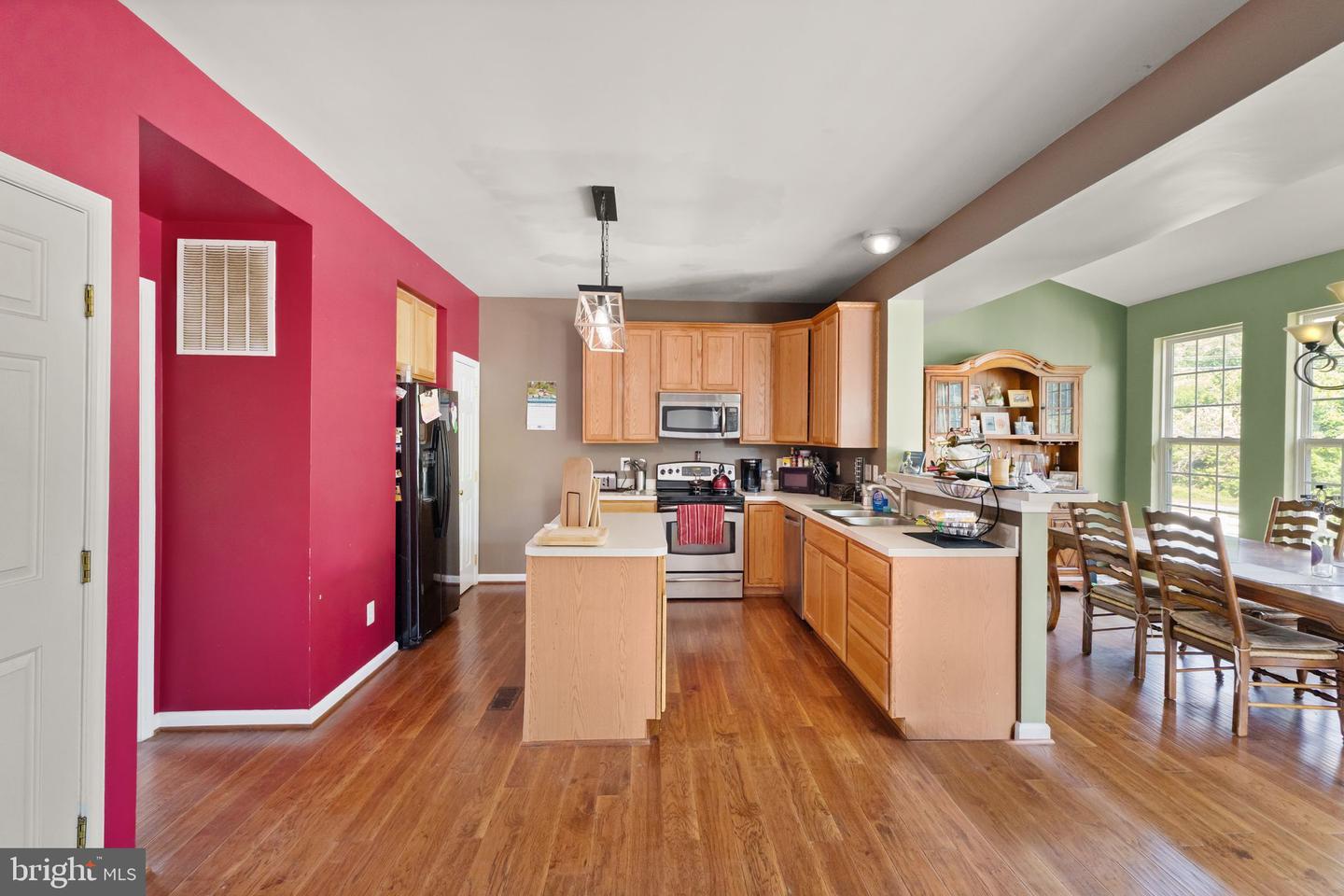 7 COOPER RUN ST, LOVETTSVILLE, Virginia 20180, 4 Bedrooms Bedrooms, ,2 BathroomsBathrooms,Residential,For sale,7 COOPER RUN ST,VALO2101436 MLS # VALO2101436