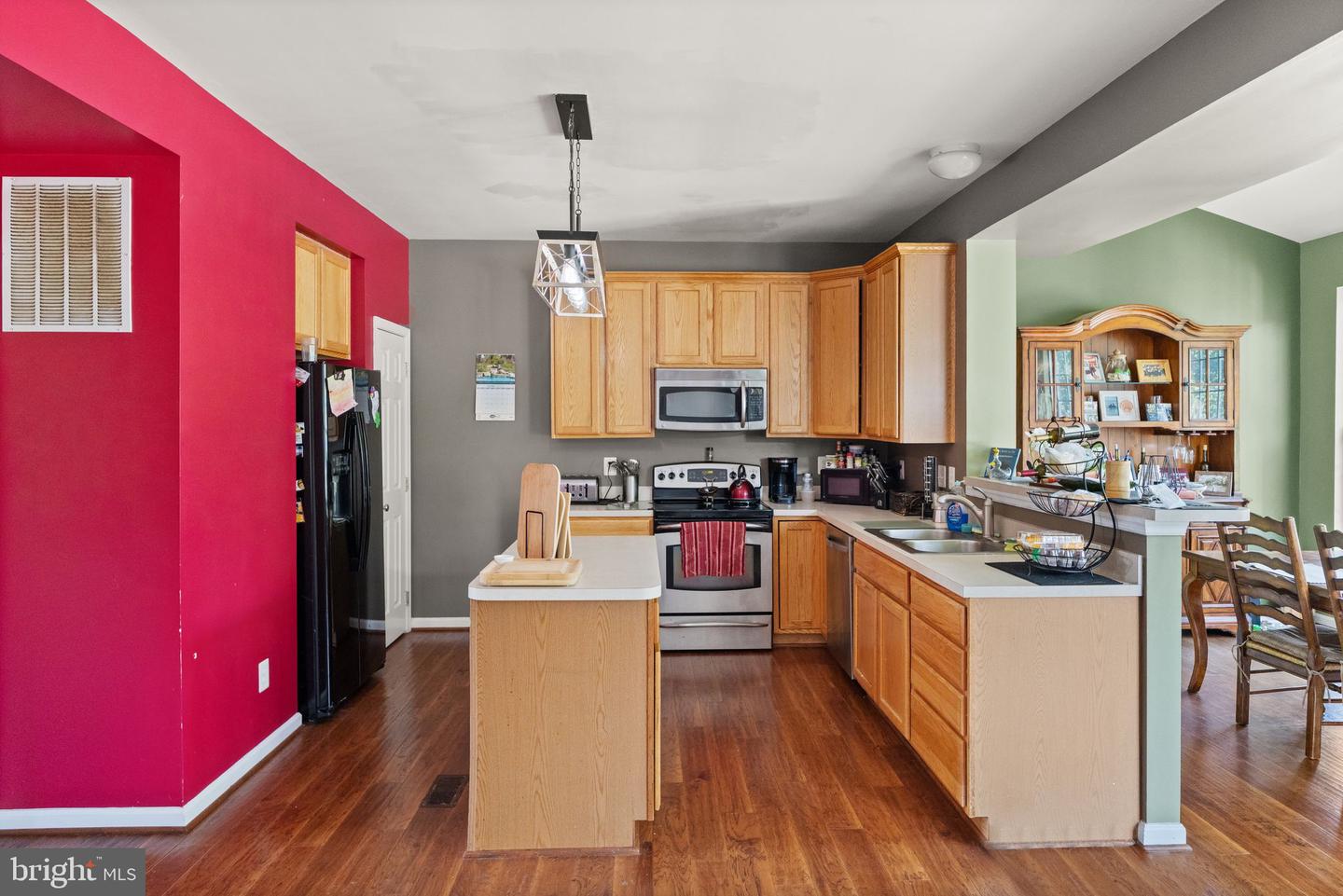 7 COOPER RUN ST, LOVETTSVILLE, Virginia 20180, 4 Bedrooms Bedrooms, ,2 BathroomsBathrooms,Residential,For sale,7 COOPER RUN ST,VALO2101436 MLS # VALO2101436