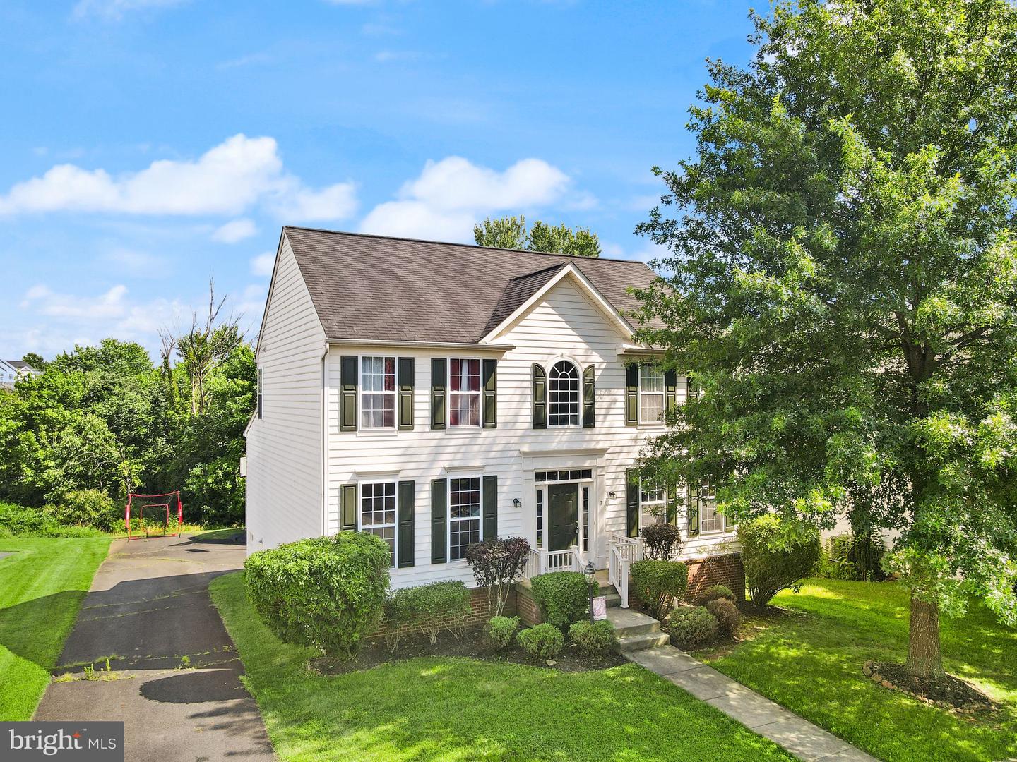 7 COOPER RUN ST, LOVETTSVILLE, Virginia 20180, 4 Bedrooms Bedrooms, ,2 BathroomsBathrooms,Residential,For sale,7 COOPER RUN ST,VALO2101436 MLS # VALO2101436