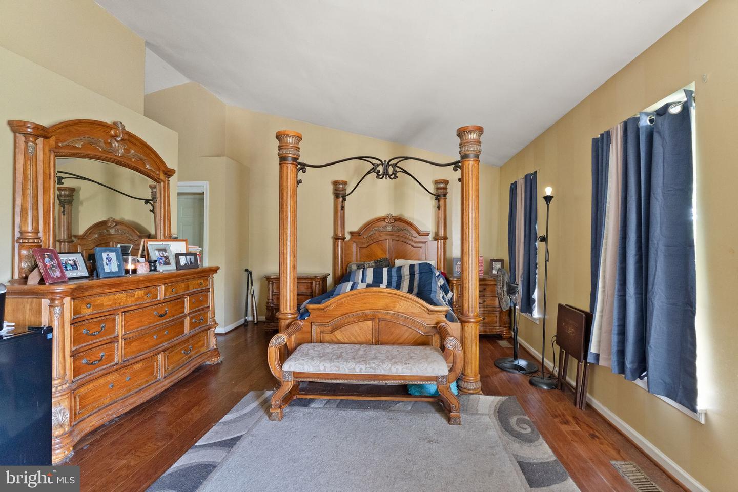 7 COOPER RUN ST, LOVETTSVILLE, Virginia 20180, 4 Bedrooms Bedrooms, ,2 BathroomsBathrooms,Residential,For sale,7 COOPER RUN ST,VALO2101436 MLS # VALO2101436