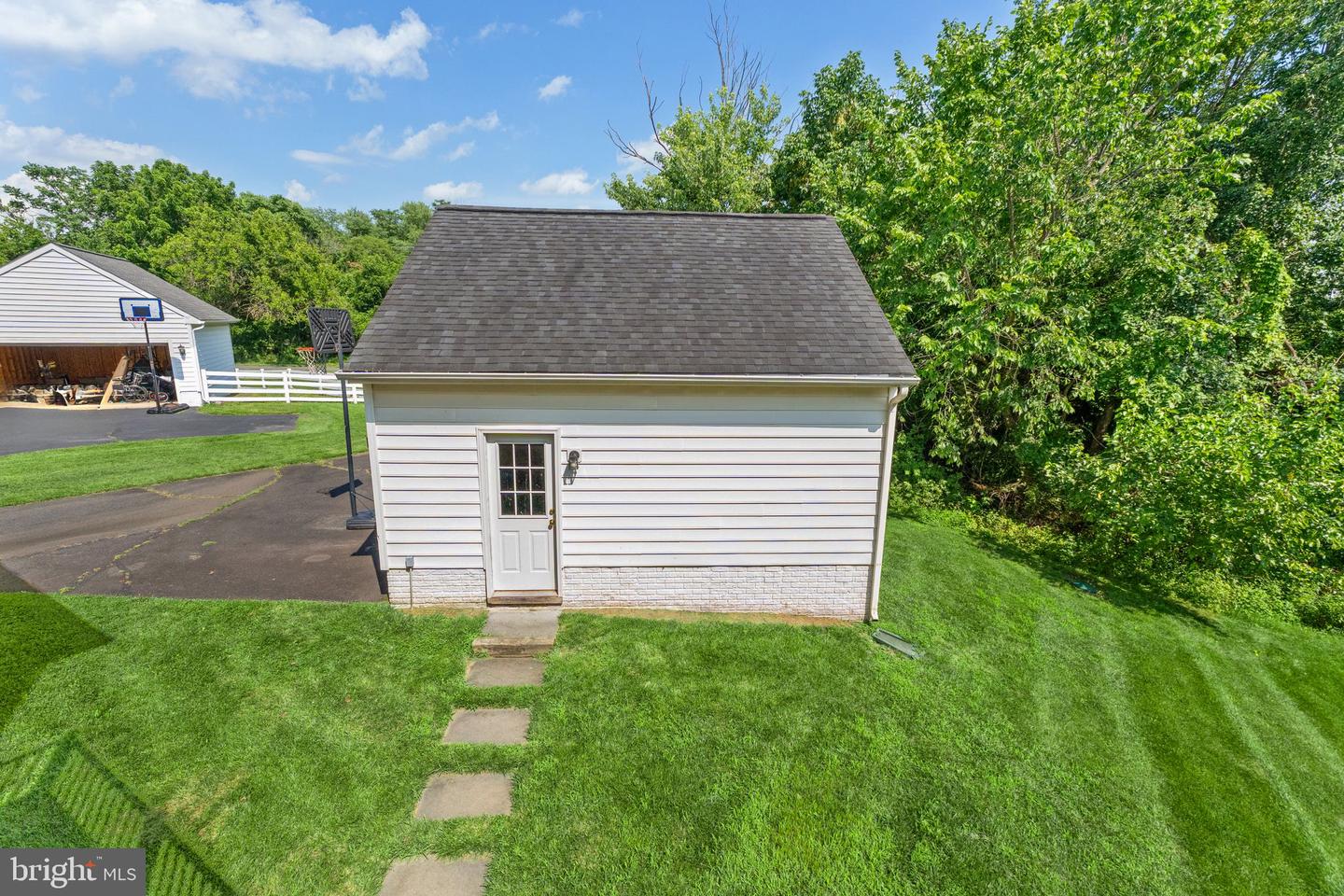 7 COOPER RUN ST, LOVETTSVILLE, Virginia 20180, 4 Bedrooms Bedrooms, ,2 BathroomsBathrooms,Residential,For sale,7 COOPER RUN ST,VALO2101436 MLS # VALO2101436