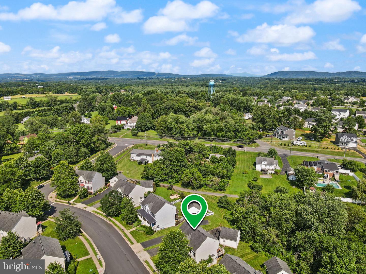 7 COOPER RUN ST, LOVETTSVILLE, Virginia 20180, 4 Bedrooms Bedrooms, ,2 BathroomsBathrooms,Residential,For sale,7 COOPER RUN ST,VALO2101436 MLS # VALO2101436