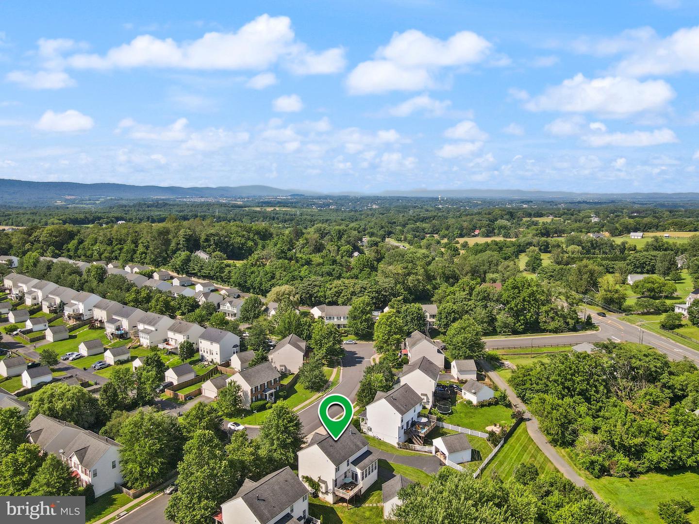 7 COOPER RUN ST, LOVETTSVILLE, Virginia 20180, 4 Bedrooms Bedrooms, ,2 BathroomsBathrooms,Residential,For sale,7 COOPER RUN ST,VALO2101436 MLS # VALO2101436