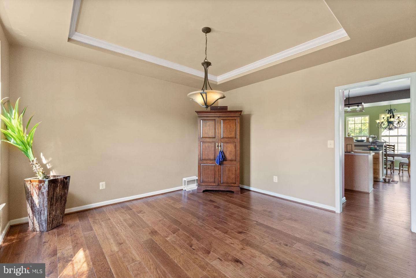 7 COOPER RUN ST, LOVETTSVILLE, Virginia 20180, 4 Bedrooms Bedrooms, ,2 BathroomsBathrooms,Residential,For sale,7 COOPER RUN ST,VALO2101436 MLS # VALO2101436
