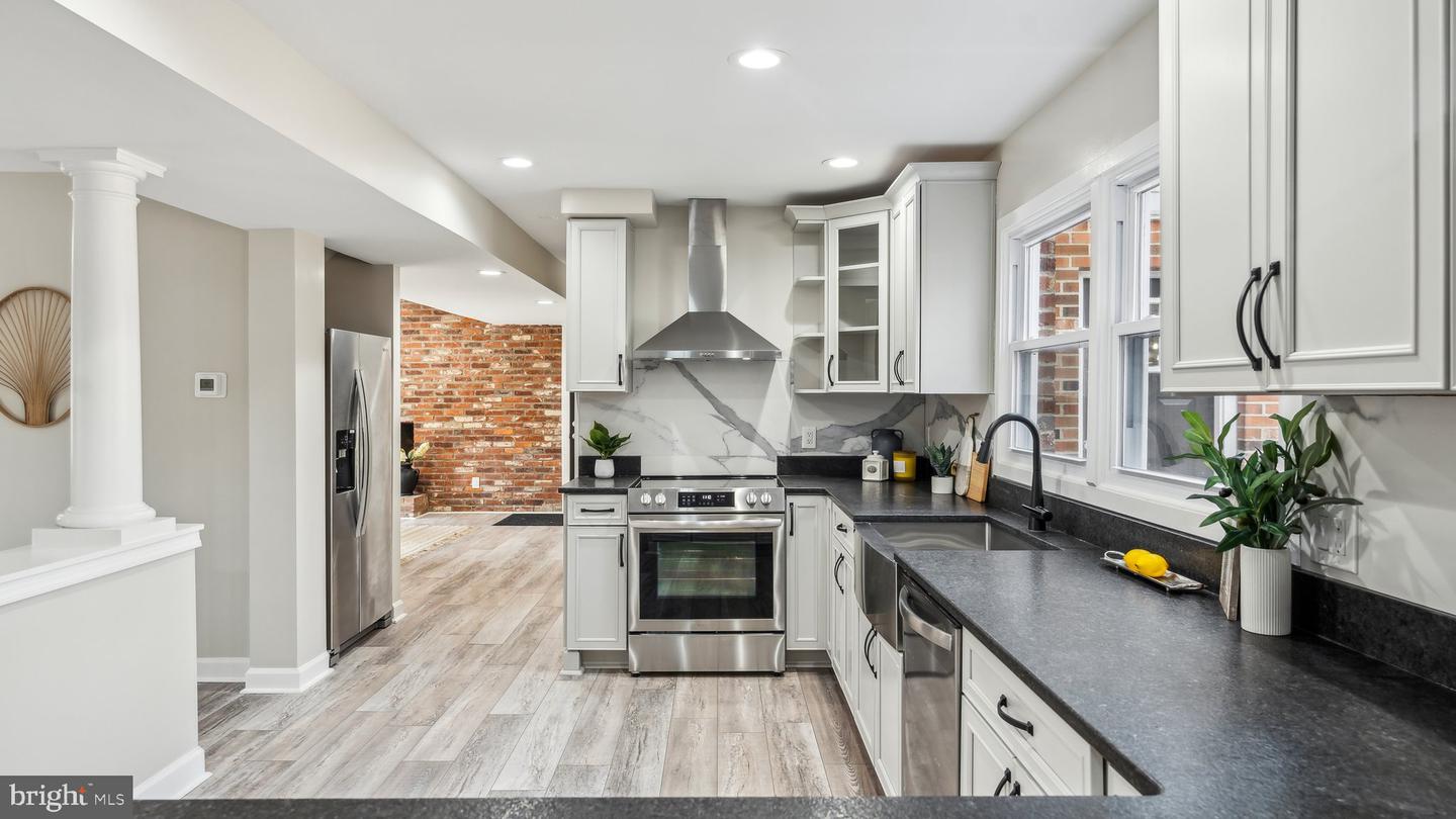 6008 CHAPMAN RD, LORTON, Virginia 22079, 4 Bedrooms Bedrooms, ,3 BathroomsBathrooms,Residential,For sale,6008 CHAPMAN RD,VAFX2254378 MLS # VAFX2254378