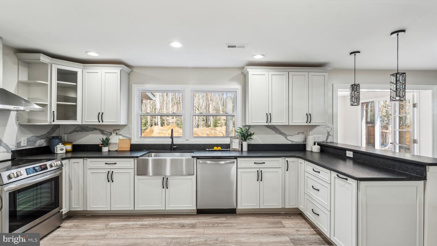 6008 CHAPMAN RD, LORTON, Virginia 22079, 4 Bedrooms Bedrooms, ,3 BathroomsBathrooms,Residential,For sale,6008 CHAPMAN RD,VAFX2254378 MLS # VAFX2254378