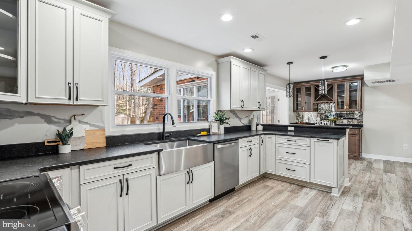 6008 CHAPMAN RD, LORTON, Virginia 22079, 4 Bedrooms Bedrooms, ,3 BathroomsBathrooms,Residential,For sale,6008 CHAPMAN RD,VAFX2254378 MLS # VAFX2254378