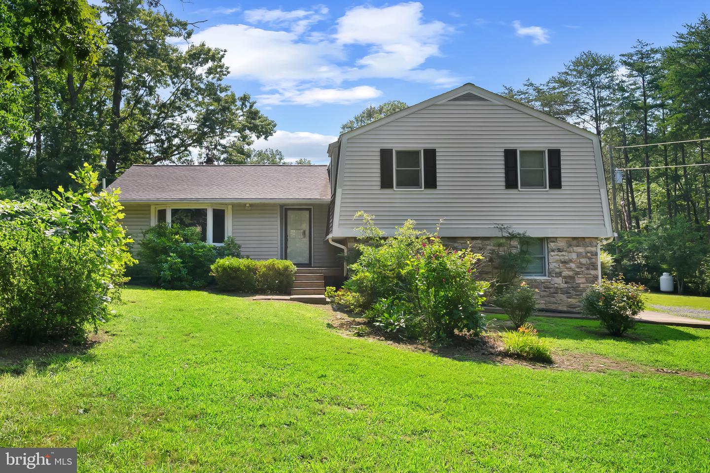 12565 BRISTERSBURG RD, MIDLAND, Virginia 22728, 5 Bedrooms Bedrooms, ,3 BathroomsBathrooms,Residential,For sale,12565 BRISTERSBURG RD,VAFQ2017382 MLS # VAFQ2017382