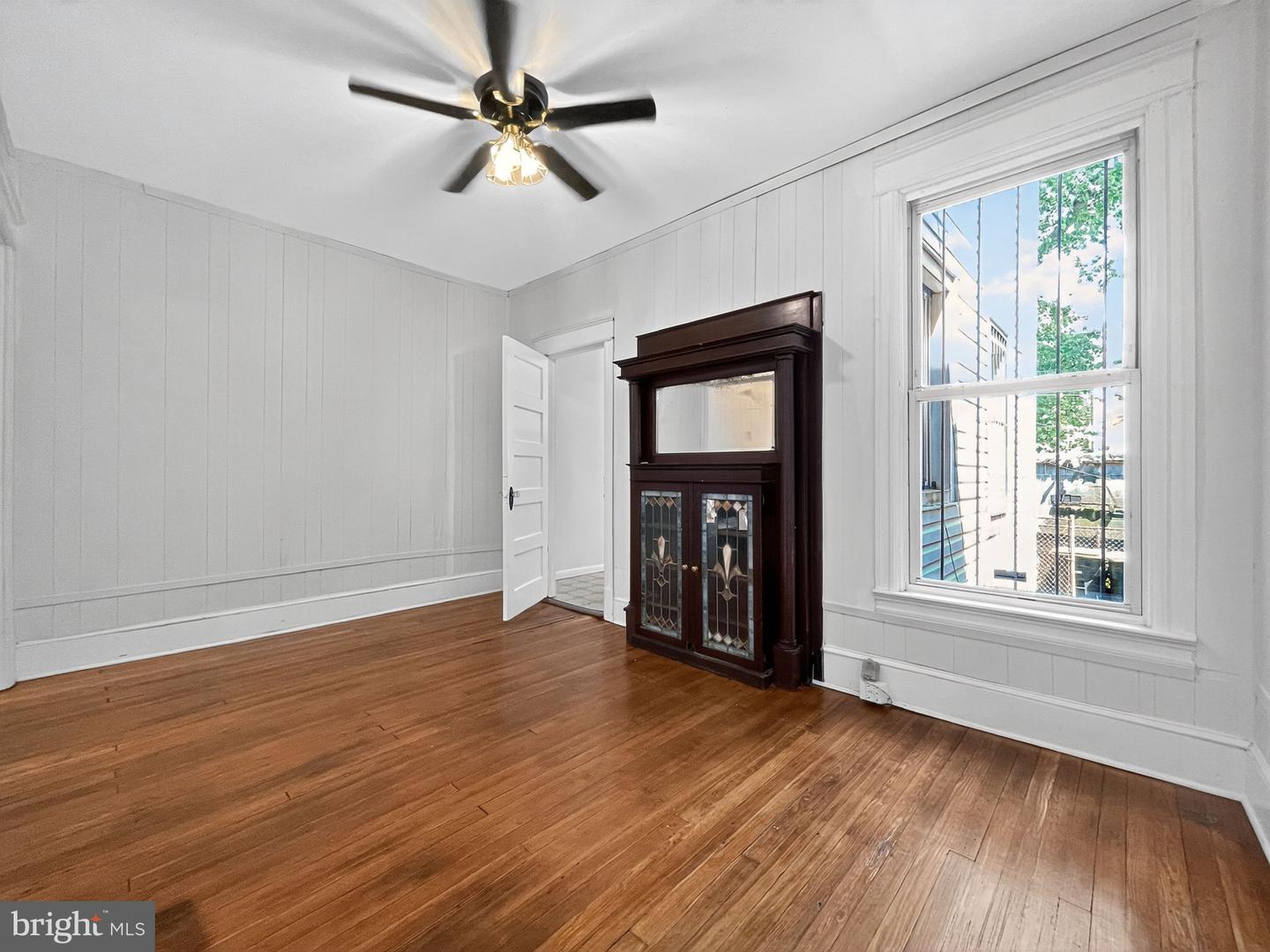 1438 INDEPENDENCE AVE SE, WASHINGTON, District Of Columbia 20003, 3 Bedrooms Bedrooms, ,2 BathroomsBathrooms,Residential,For sale,1438 INDEPENDENCE AVE SE,DCDC2209824 MLS # DCDC2209824