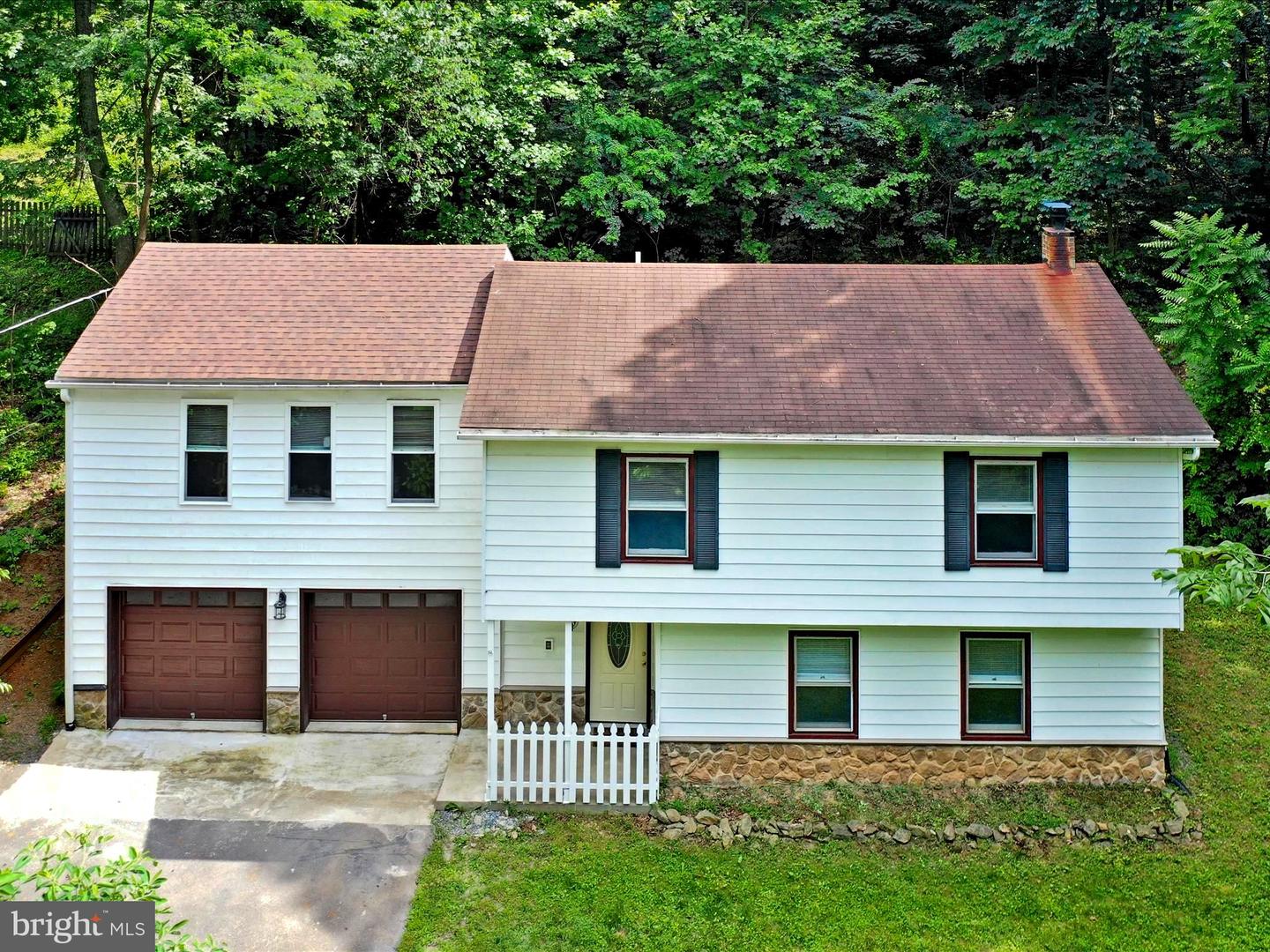 275 MOUNTAIN HEIGHTS RD, FRONT ROYAL, Virginia 22630, 2 Bedrooms Bedrooms, ,1 BathroomBathrooms,Residential,For sale,275 MOUNTAIN HEIGHTS RD,VAWR2011662 MLS # VAWR2011662