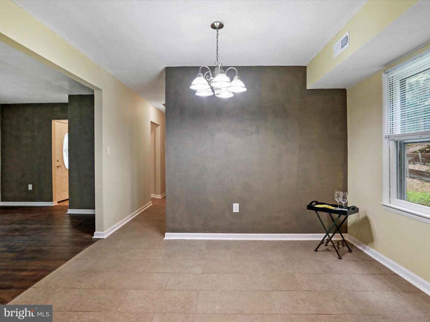 275 MOUNTAIN HEIGHTS RD, FRONT ROYAL, Virginia 22630, 2 Bedrooms Bedrooms, ,1 BathroomBathrooms,Residential,For sale,275 MOUNTAIN HEIGHTS RD,VAWR2011662 MLS # VAWR2011662