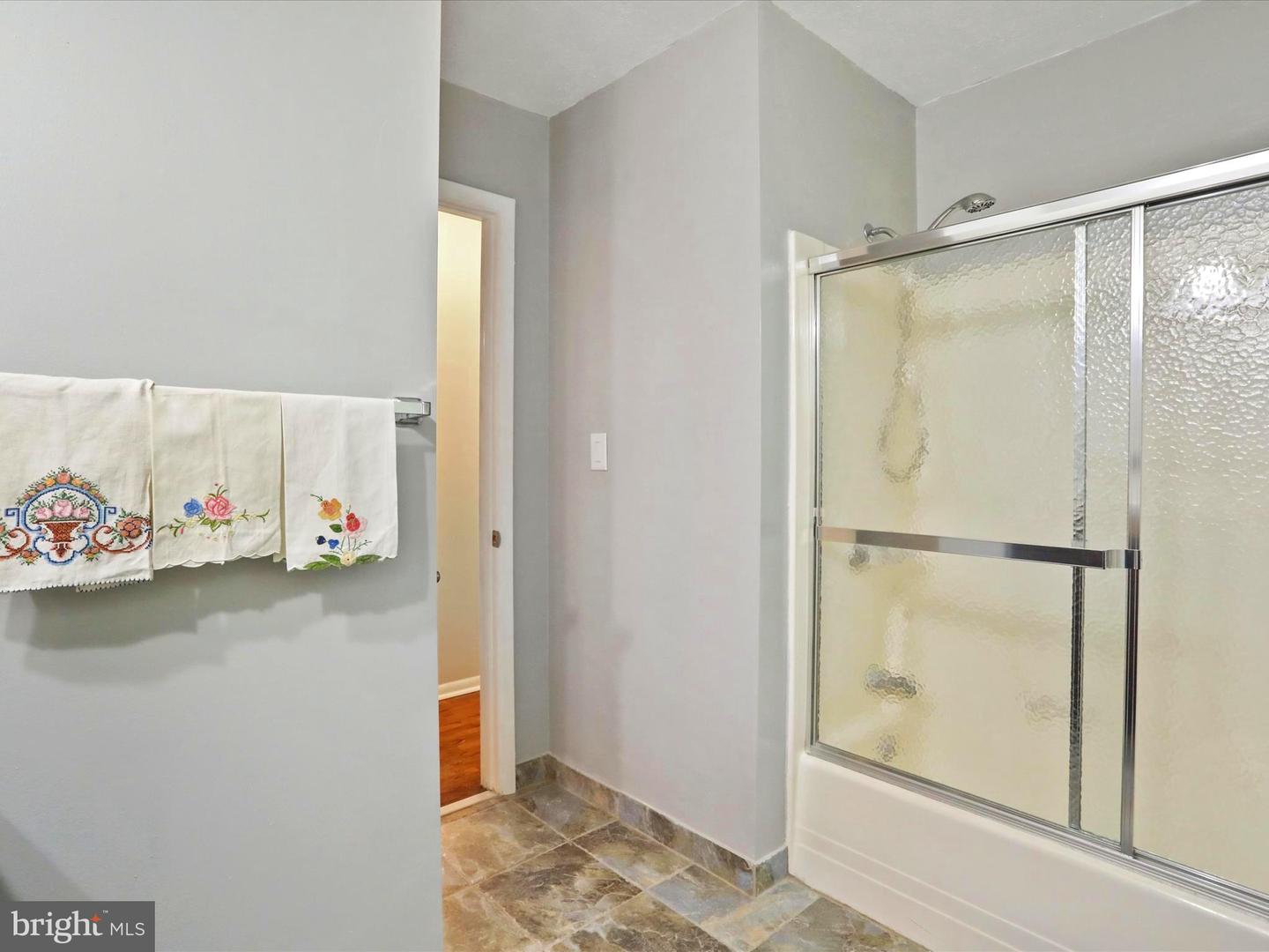 275 MOUNTAIN HEIGHTS RD, FRONT ROYAL, Virginia 22630, 2 Bedrooms Bedrooms, ,1 BathroomBathrooms,Residential,For sale,275 MOUNTAIN HEIGHTS RD,VAWR2011662 MLS # VAWR2011662