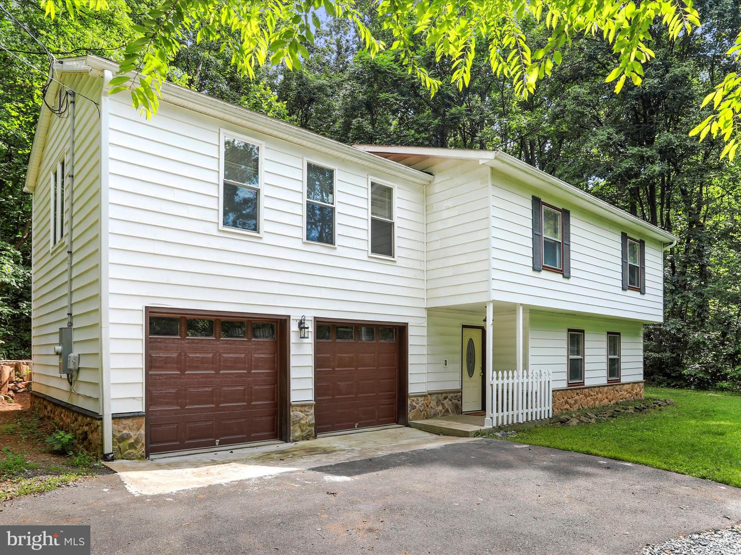 275 MOUNTAIN HEIGHTS RD, FRONT ROYAL, Virginia 22630, 2 Bedrooms Bedrooms, ,1 BathroomBathrooms,Residential,For sale,275 MOUNTAIN HEIGHTS RD,VAWR2011662 MLS # VAWR2011662