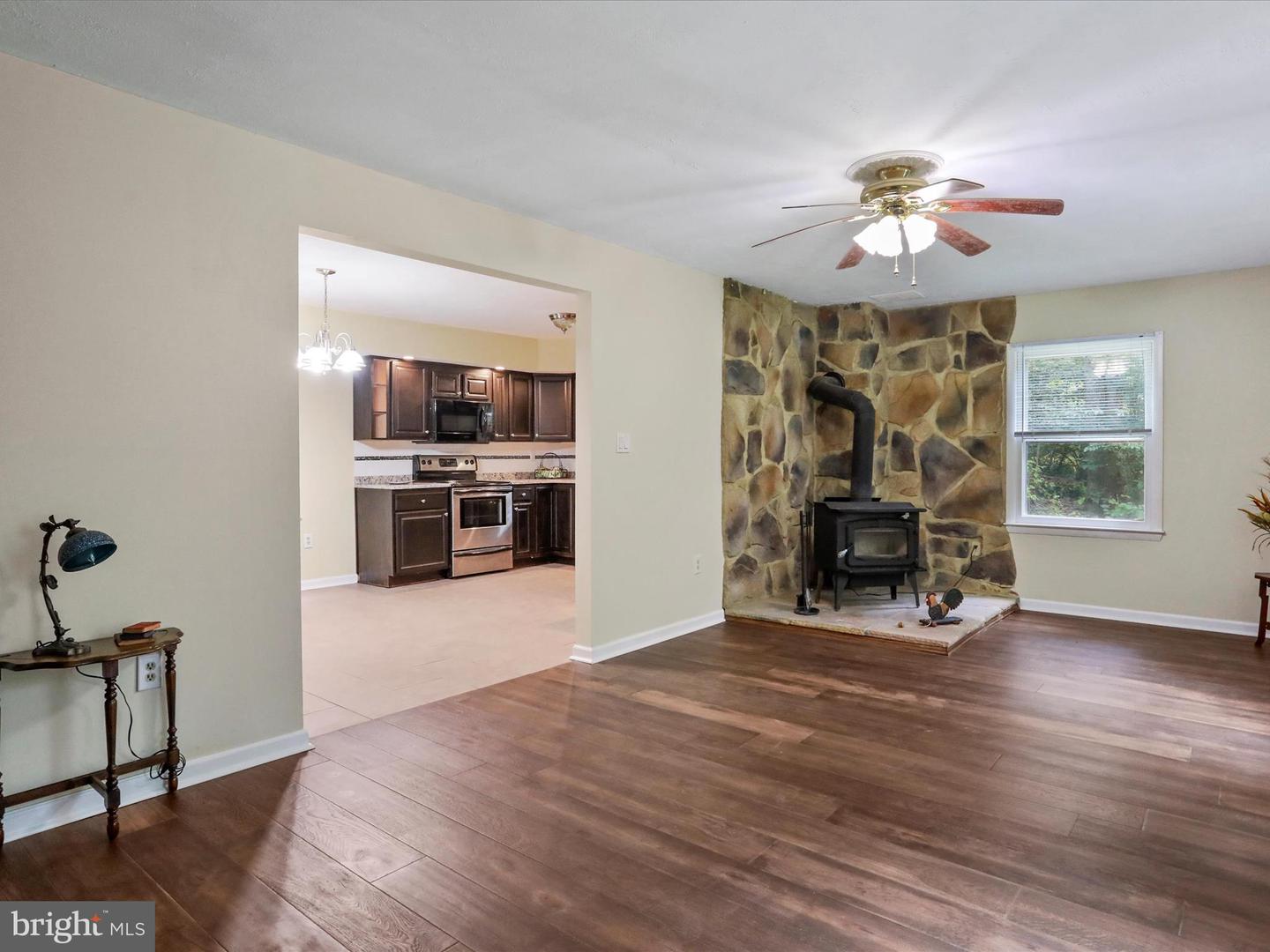 275 MOUNTAIN HEIGHTS RD, FRONT ROYAL, Virginia 22630, 2 Bedrooms Bedrooms, ,1 BathroomBathrooms,Residential,For sale,275 MOUNTAIN HEIGHTS RD,VAWR2011662 MLS # VAWR2011662
