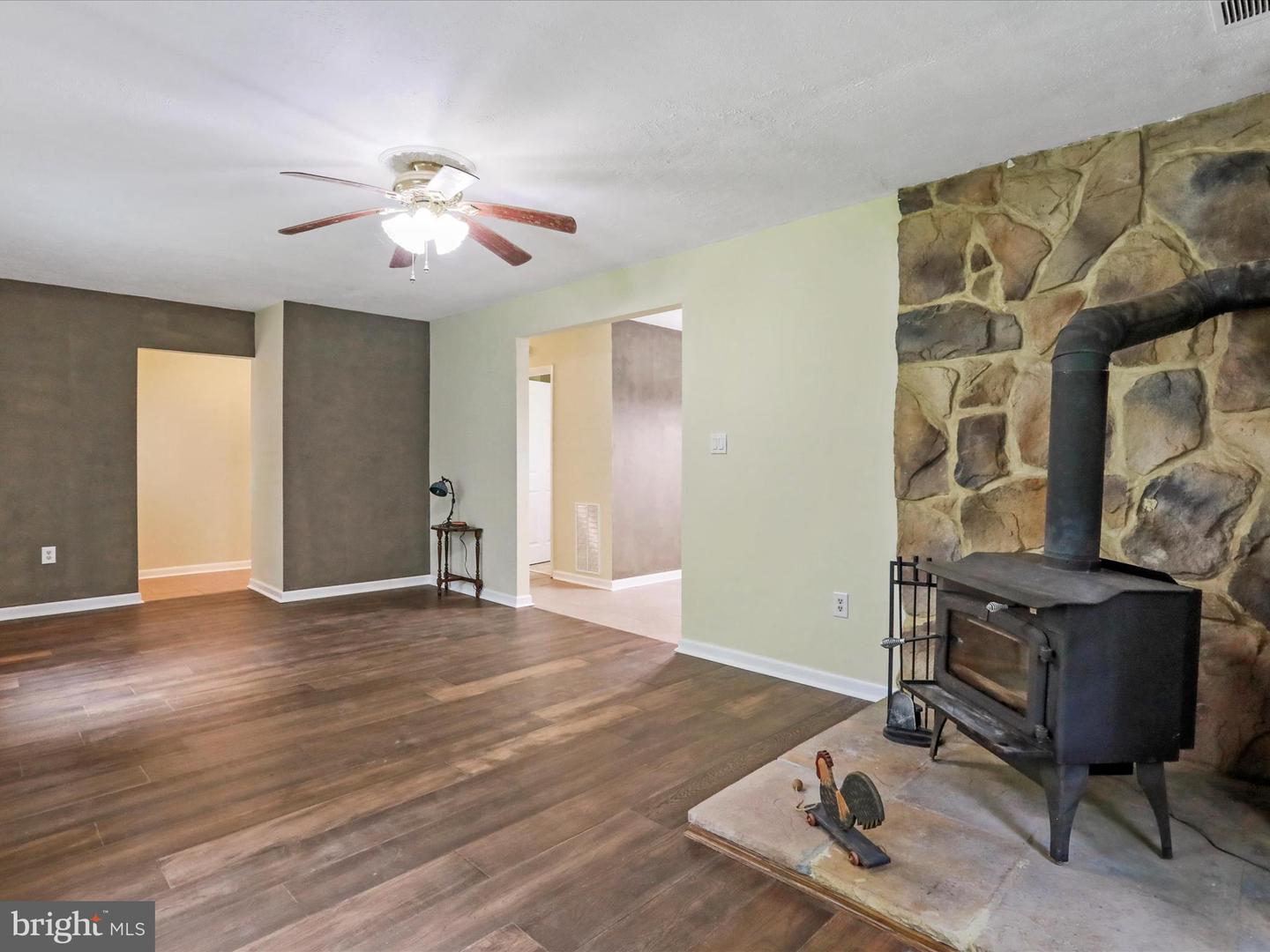 275 MOUNTAIN HEIGHTS RD, FRONT ROYAL, Virginia 22630, 2 Bedrooms Bedrooms, ,1 BathroomBathrooms,Residential,For sale,275 MOUNTAIN HEIGHTS RD,VAWR2011662 MLS # VAWR2011662