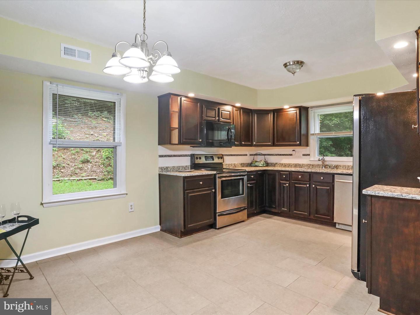 275 MOUNTAIN HEIGHTS RD, FRONT ROYAL, Virginia 22630, 2 Bedrooms Bedrooms, ,1 BathroomBathrooms,Residential,For sale,275 MOUNTAIN HEIGHTS RD,VAWR2011662 MLS # VAWR2011662