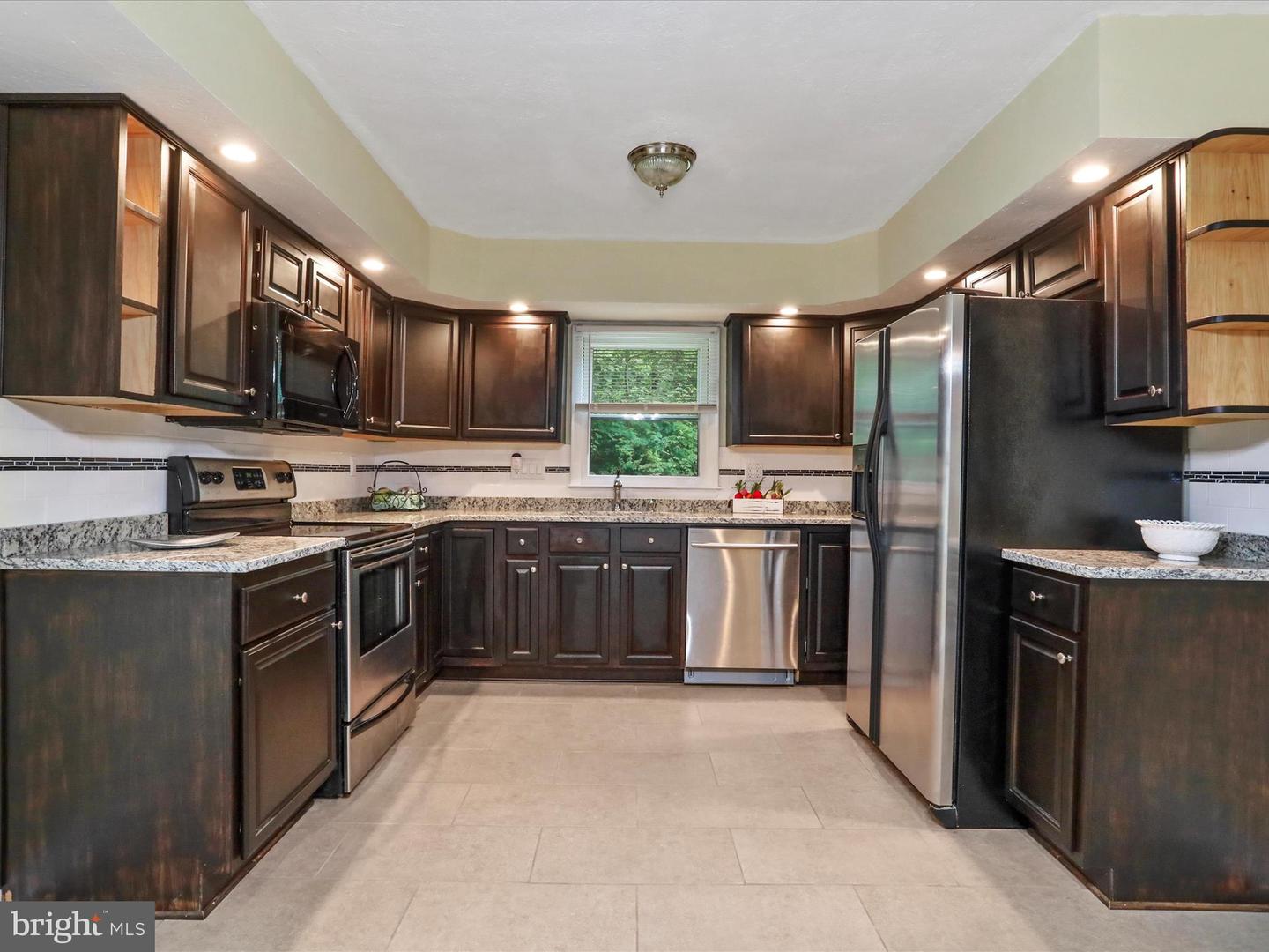 275 MOUNTAIN HEIGHTS RD, FRONT ROYAL, Virginia 22630, 2 Bedrooms Bedrooms, ,1 BathroomBathrooms,Residential,For sale,275 MOUNTAIN HEIGHTS RD,VAWR2011662 MLS # VAWR2011662