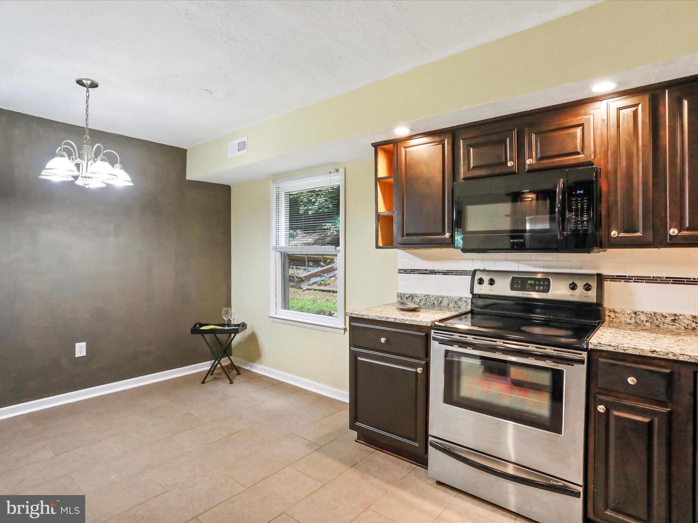 275 MOUNTAIN HEIGHTS RD, FRONT ROYAL, Virginia 22630, 2 Bedrooms Bedrooms, ,1 BathroomBathrooms,Residential,For sale,275 MOUNTAIN HEIGHTS RD,VAWR2011662 MLS # VAWR2011662