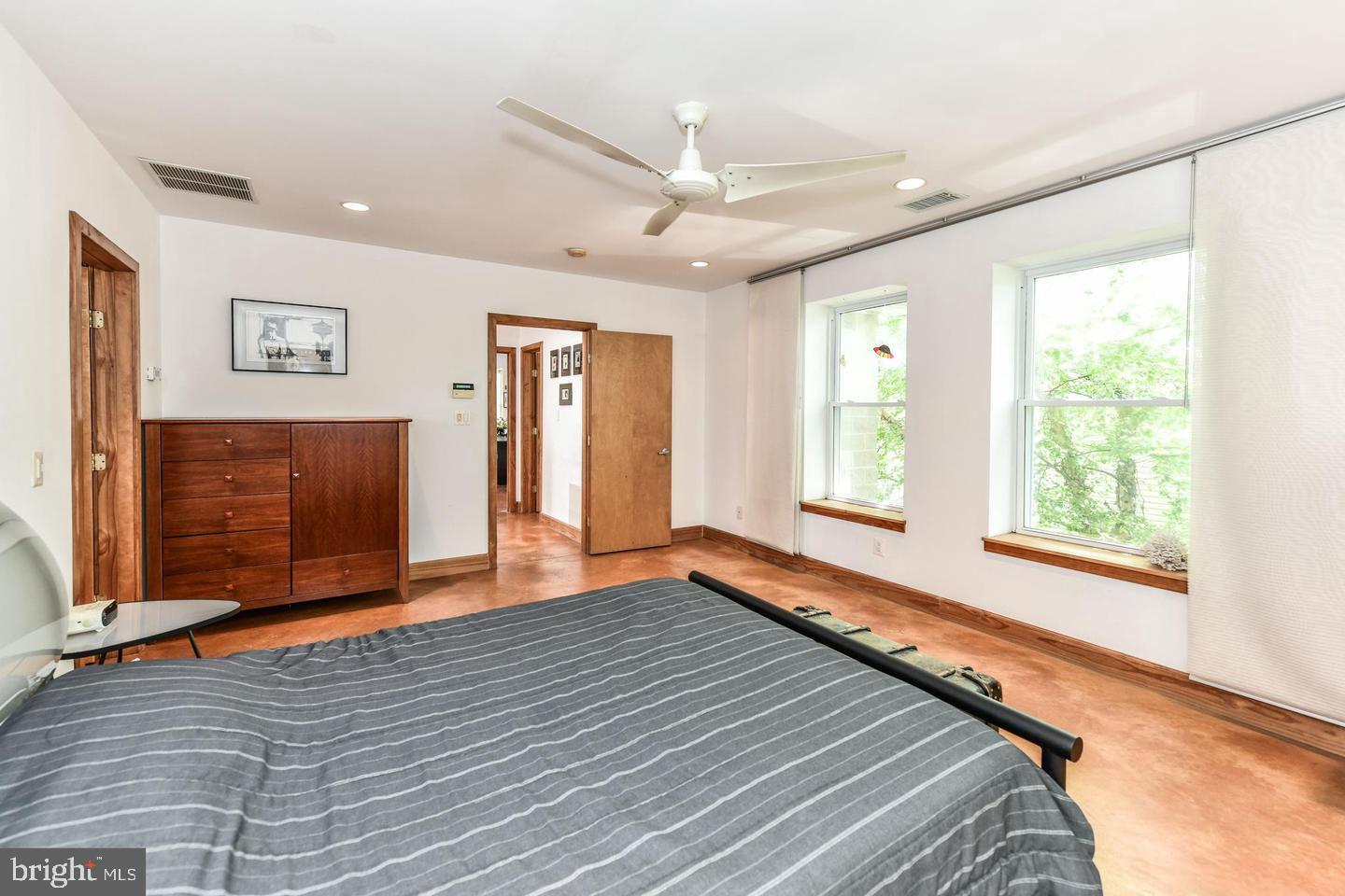 2222 N EMERSON ST, ARLINGTON, Virginia 22207, 3 Bedrooms Bedrooms, ,3 BathroomsBathrooms,Residential,For sale,2222 N EMERSON ST,VAAR2060576 MLS # VAAR2060576