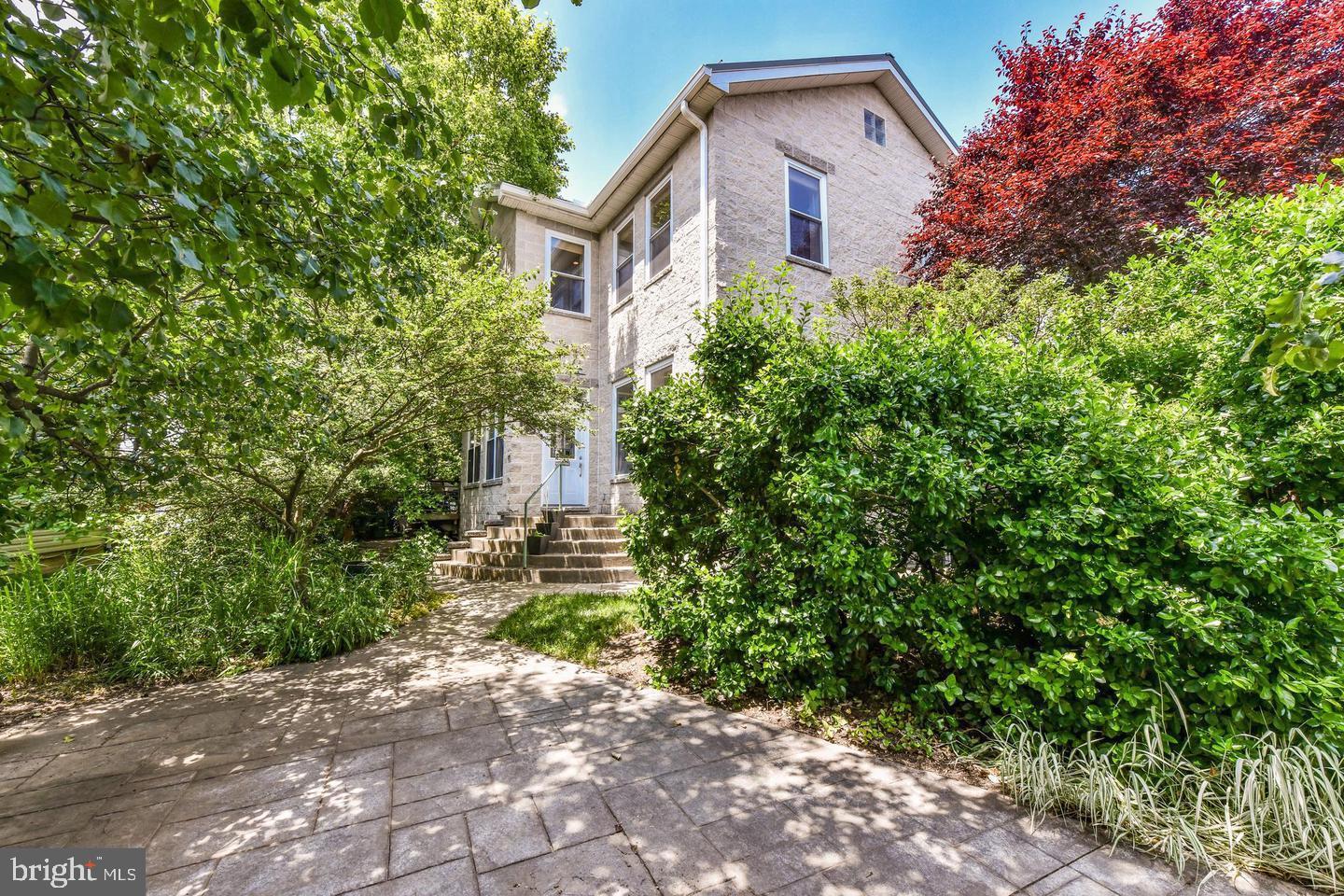 2222 N EMERSON ST, ARLINGTON, Virginia 22207, 3 Bedrooms Bedrooms, ,3 BathroomsBathrooms,Residential,For sale,2222 N EMERSON ST,VAAR2060576 MLS # VAAR2060576