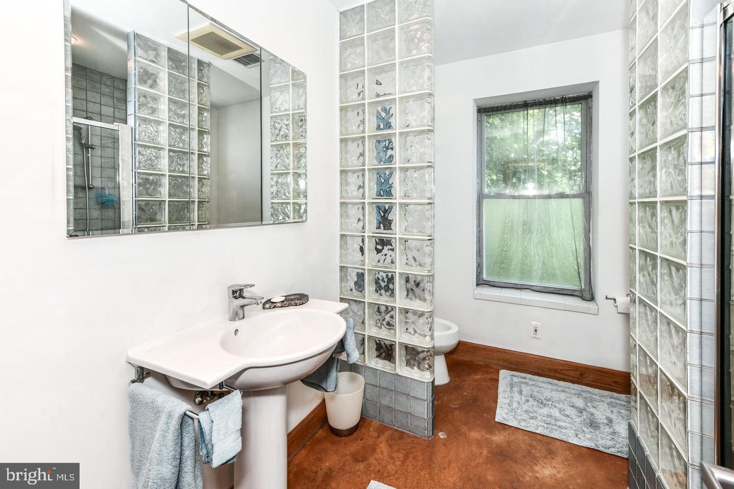 2222 N EMERSON ST, ARLINGTON, Virginia 22207, 3 Bedrooms Bedrooms, ,3 BathroomsBathrooms,Residential,For sale,2222 N EMERSON ST,VAAR2060576 MLS # VAAR2060576