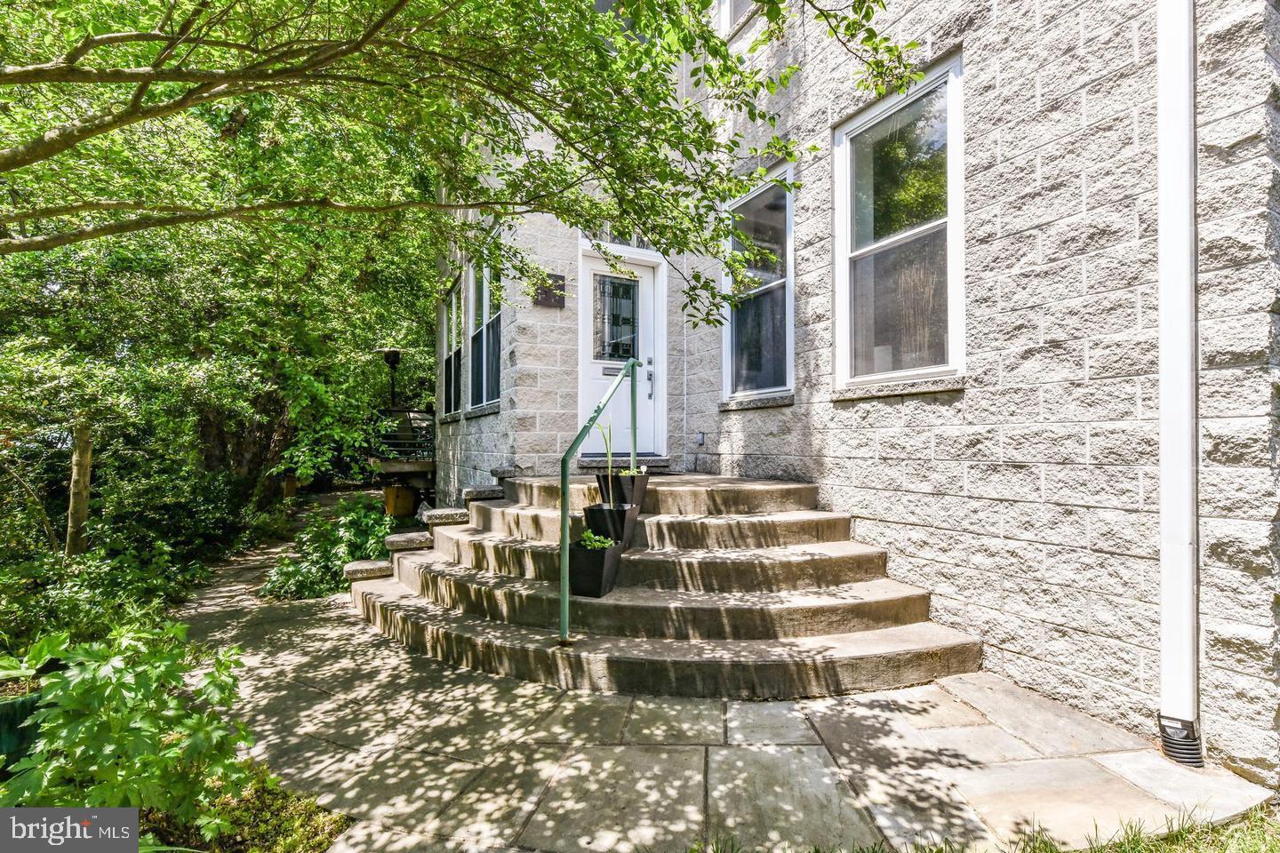 2222 N EMERSON ST, ARLINGTON, Virginia 22207, 3 Bedrooms Bedrooms, ,3 BathroomsBathrooms,Residential,For sale,2222 N EMERSON ST,VAAR2060576 MLS # VAAR2060576