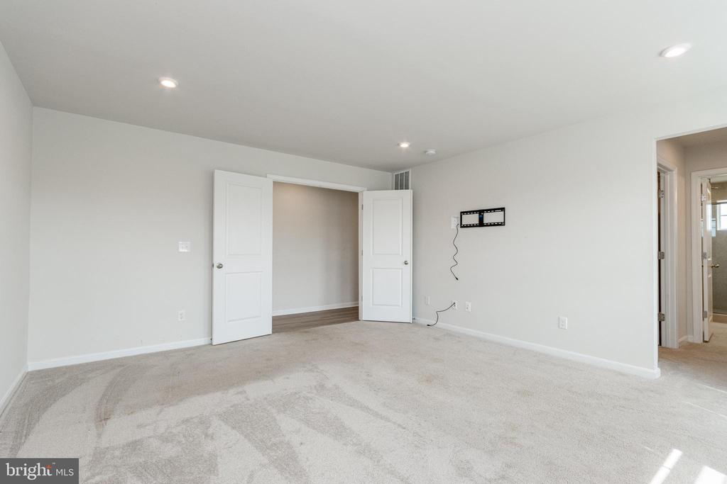9003 WALNUT HILL RD, FREDERICKSBURG, Virginia 22408, 5 Bedrooms Bedrooms, ,3 BathroomsBathrooms,Residential,9003 WALNUT HILL RD,VASP2034648 MLS # VASP2034648