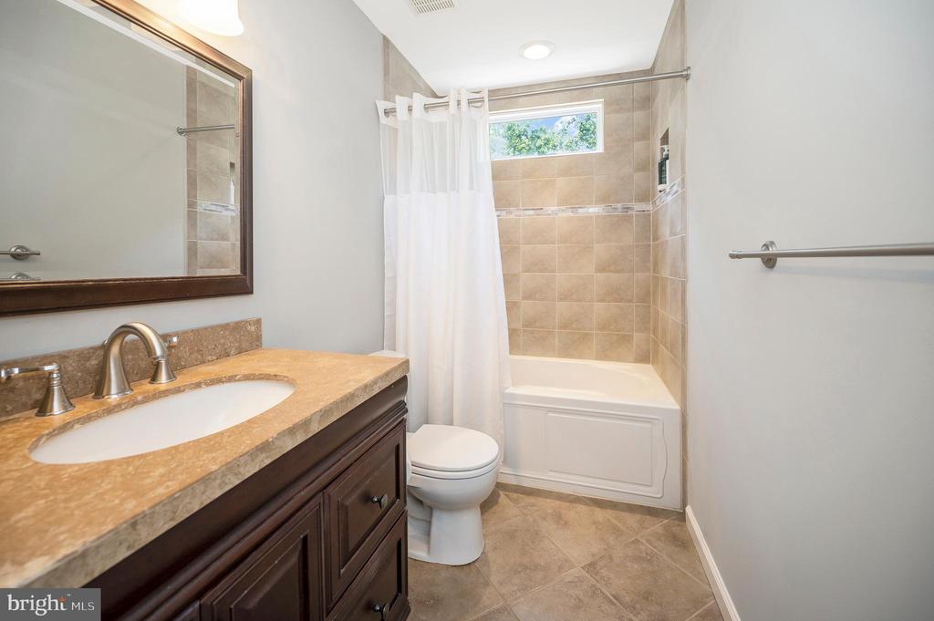3906 LAKEVIEW PKWY, LOCUST GROVE, Virginia 22508, 4 Bedrooms Bedrooms, ,2 BathroomsBathrooms,Residential,3906 LAKEVIEW PKWY,VAOR2010170 MLS # VAOR2010170