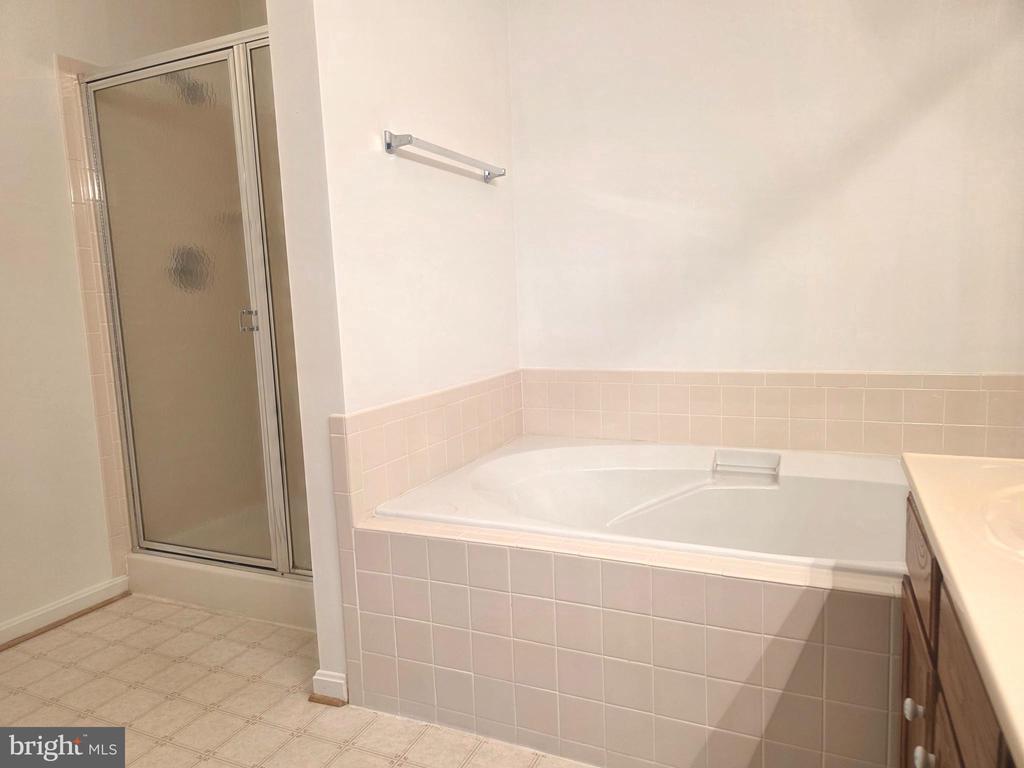 11206 LYNCHBURG DR, FREDERICKSBURG, Virginia 22407, 2 Bedrooms Bedrooms, ,2 BathroomsBathrooms,Residential,11206 LYNCHBURG DR,VASP2034650 MLS # VASP2034650