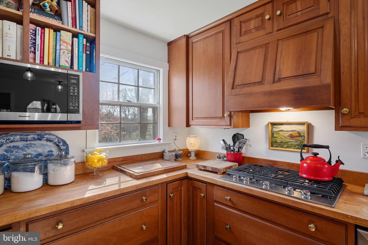 19 E LOUDOUN ST, ROUND HILL, Virginia 20141, 4 Bedrooms Bedrooms, ,3 BathroomsBathrooms,Residential,For sale,19 E LOUDOUN ST,VALO2101956 MLS # VALO2101956