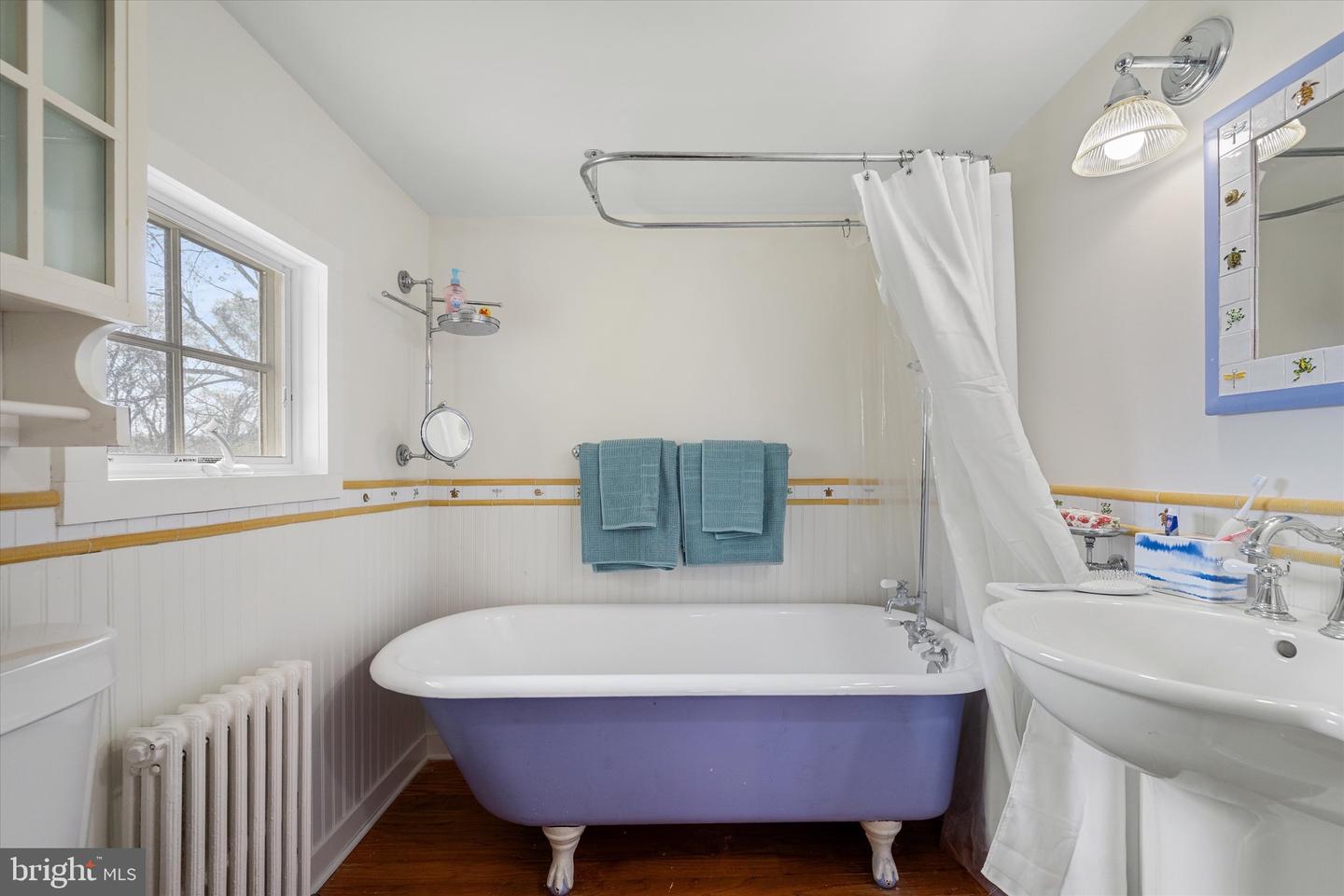19 E LOUDOUN ST, ROUND HILL, Virginia 20141, 4 Bedrooms Bedrooms, ,3 BathroomsBathrooms,Residential,For sale,19 E LOUDOUN ST,VALO2101956 MLS # VALO2101956