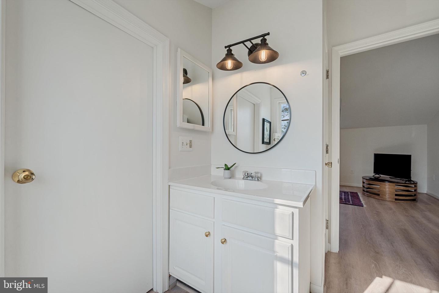19 E LOUDOUN ST, ROUND HILL, Virginia 20141, 4 Bedrooms Bedrooms, ,3 BathroomsBathrooms,Residential,For sale,19 E LOUDOUN ST,VALO2101956 MLS # VALO2101956