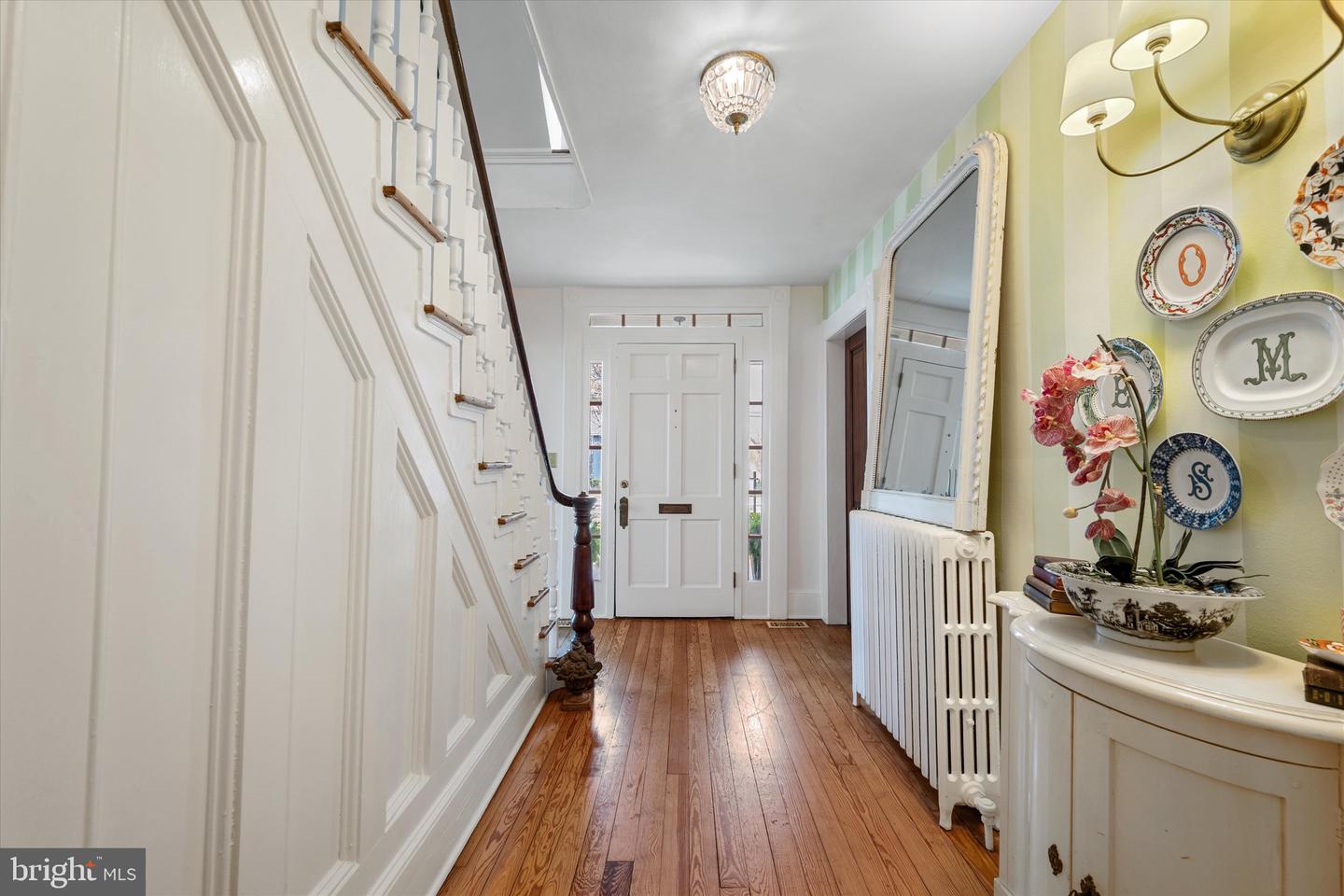 19 E LOUDOUN ST, ROUND HILL, Virginia 20141, 4 Bedrooms Bedrooms, ,3 BathroomsBathrooms,Residential,For sale,19 E LOUDOUN ST,VALO2101956 MLS # VALO2101956