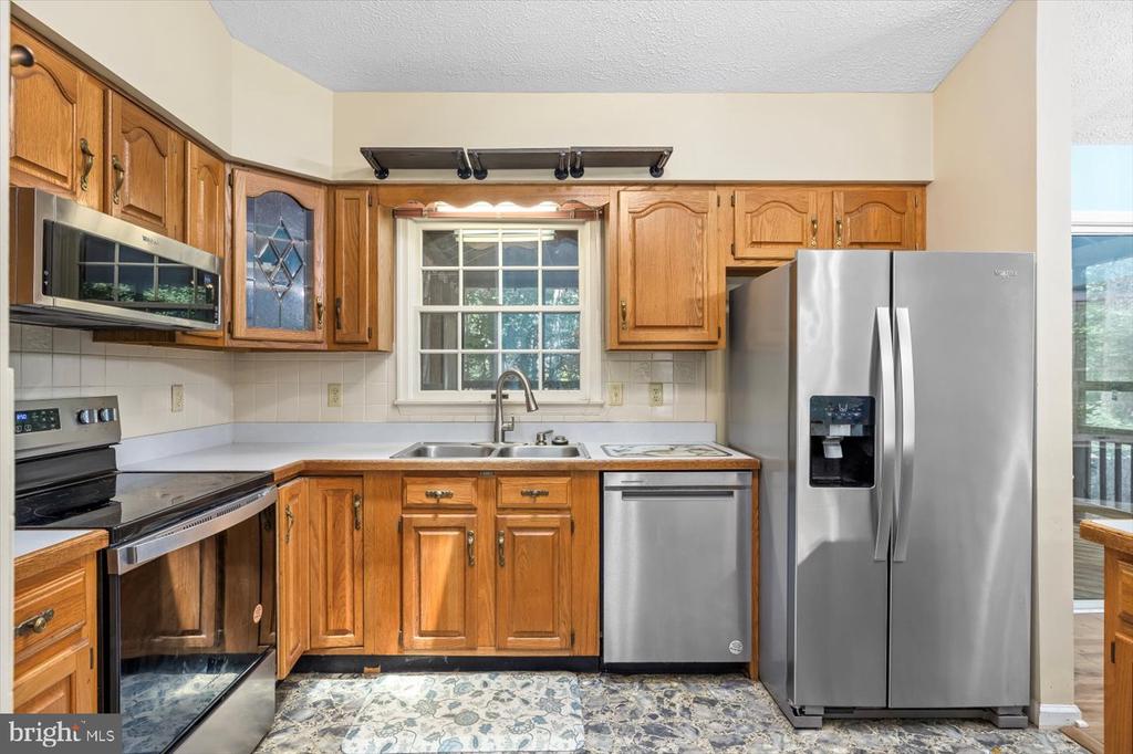 11701 BERRY LN, SPOTSYLVANIA, Virginia 22551, 3 Bedrooms Bedrooms, ,2 BathroomsBathrooms,Residential,11701 BERRY LN,VASP2034636 MLS # VASP2034636