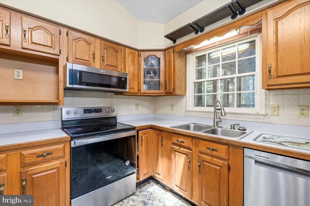 11701 BERRY LN, SPOTSYLVANIA, Virginia 22551, 3 Bedrooms Bedrooms, ,2 BathroomsBathrooms,Residential,11701 BERRY LN,VASP2034636 MLS # VASP2034636