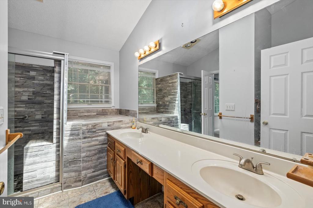 11701 BERRY LN, SPOTSYLVANIA, Virginia 22551, 3 Bedrooms Bedrooms, ,2 BathroomsBathrooms,Residential,11701 BERRY LN,VASP2034636 MLS # VASP2034636