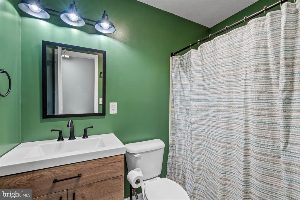 11701 BERRY LN, SPOTSYLVANIA, Virginia 22551, 3 Bedrooms Bedrooms, ,2 BathroomsBathrooms,Residential,11701 BERRY LN,VASP2034636 MLS # VASP2034636