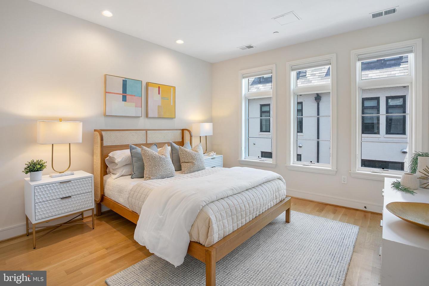 420 13TH ST SE, WASHINGTON, District Of Columbia 20003, 3 Bedrooms Bedrooms, ,4 BathroomsBathrooms,Residential,For sale,420 13TH ST SE,DCDC2210062 MLS # DCDC2210062