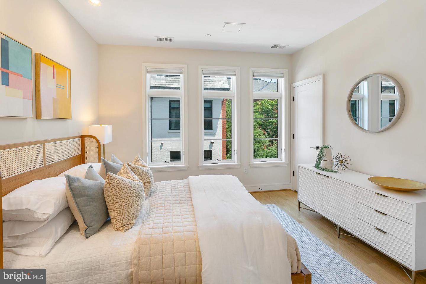 420 13TH ST SE, WASHINGTON, District Of Columbia 20003, 3 Bedrooms Bedrooms, ,4 BathroomsBathrooms,Residential,For sale,420 13TH ST SE,DCDC2210062 MLS # DCDC2210062