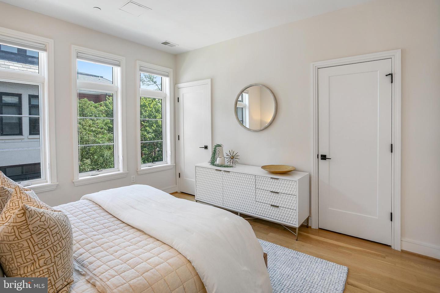 420 13TH ST SE, WASHINGTON, District Of Columbia 20003, 3 Bedrooms Bedrooms, ,4 BathroomsBathrooms,Residential,For sale,420 13TH ST SE,DCDC2210062 MLS # DCDC2210062