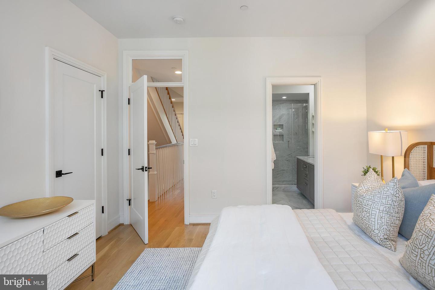 420 13TH ST SE, WASHINGTON, District Of Columbia 20003, 3 Bedrooms Bedrooms, ,4 BathroomsBathrooms,Residential,For sale,420 13TH ST SE,DCDC2210062 MLS # DCDC2210062