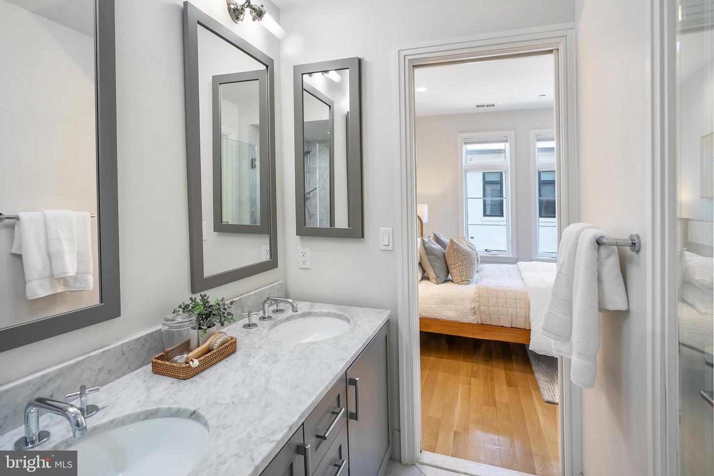 420 13TH ST SE, WASHINGTON, District Of Columbia 20003, 3 Bedrooms Bedrooms, ,4 BathroomsBathrooms,Residential,For sale,420 13TH ST SE,DCDC2210062 MLS # DCDC2210062